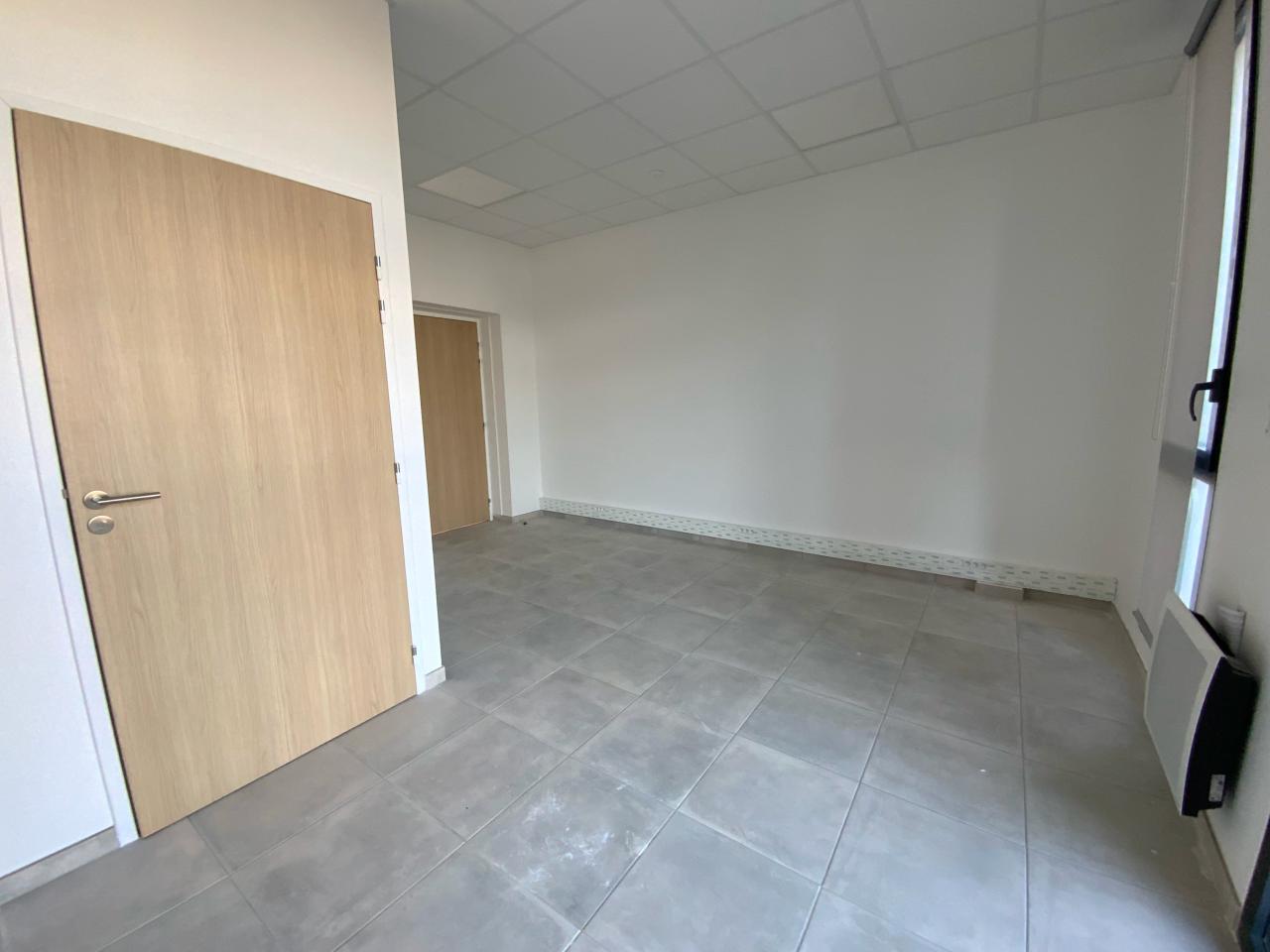 Local d'activité Saint-Quentin-Fallavier 176m² Location local d'activité Saint-Quentin-Fallavier Isère OLACT2425572 8